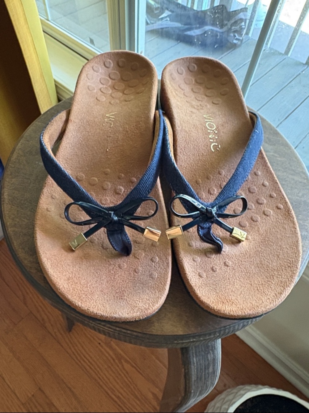 Vionic Women's Navy Blue and Tan Bow Toe-Post Sandals